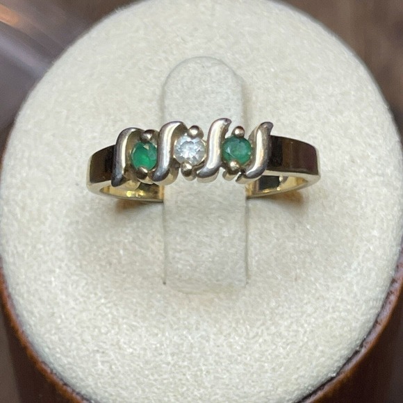Vintage KOREA Gold Plated Cubic Zirconia Emerald Green Color Band Ring Size 8 - Picture 2 of 6